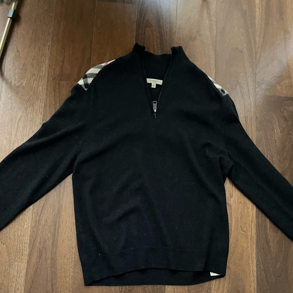 Burberry sweater/ crew neck black L with Burberry details on shoulder